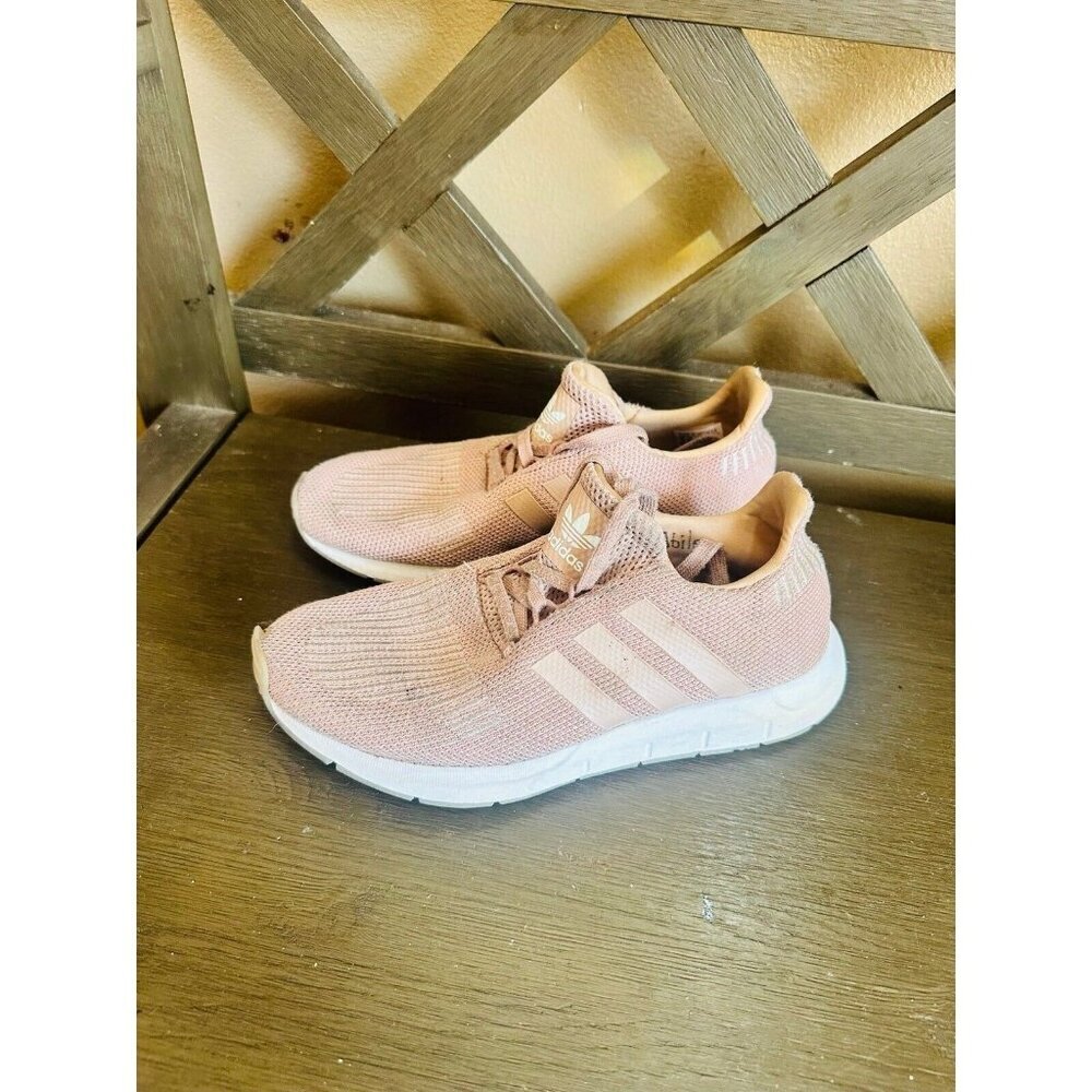 Women’s adidas swift run sneakers size 7